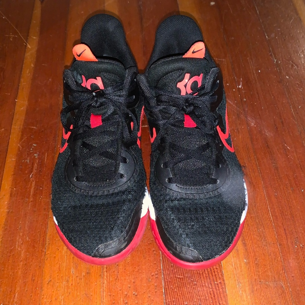 Nike air zoom KD Trey 5 shoes. Mens size 6.